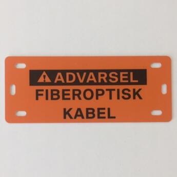 K-FIBERSKILT1   Merkeskilt for fiberkabel Orange &quot;Advarsel Fiberoptisk Kabel&quot; 40 x 100 mm